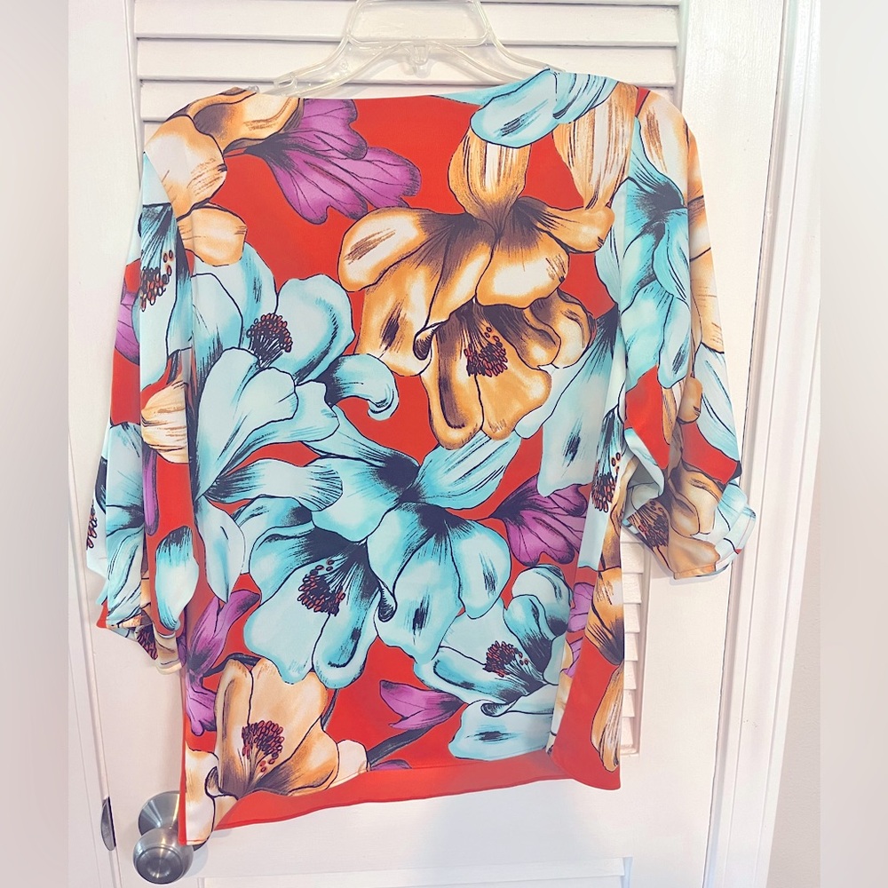 Chico’s tropical 3/4 sleeve top! Size 1! Only worn once! Polyester and Spandex!